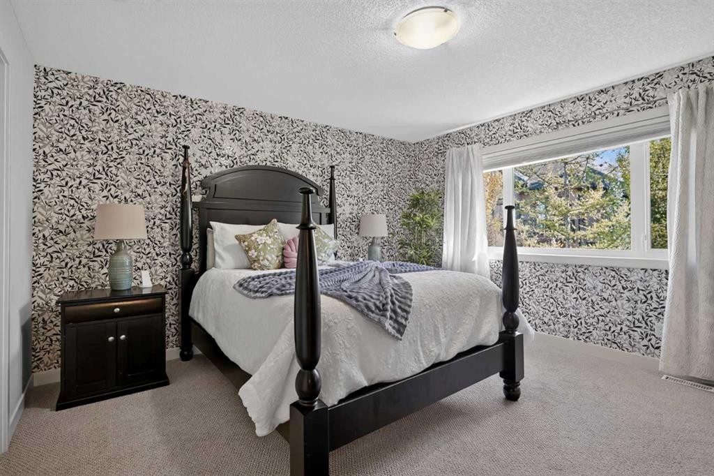 12 Crestridge Rise Sw, Calgary, AB