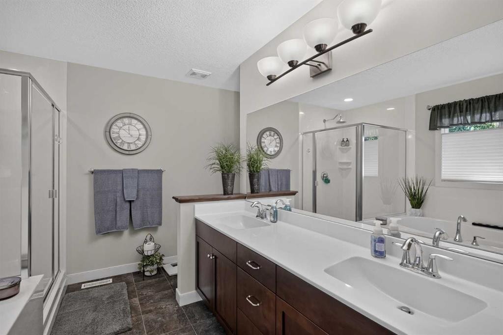 12 Crestridge Rise Sw, Calgary, AB