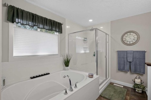 12 Crestridge Rise Sw, Calgary, AB 