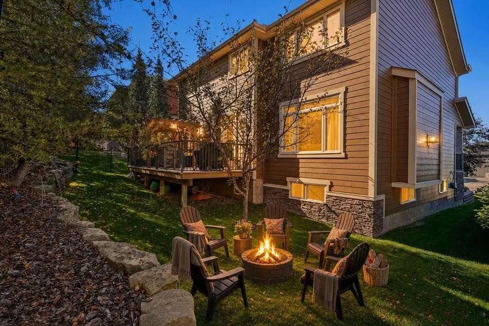 12 Crestridge Rise Sw, Calgary, AB