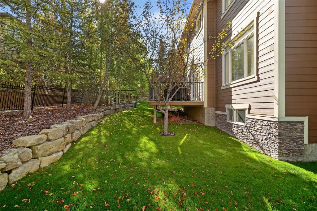 12 Crestridge Rise Sw, Calgary, AB