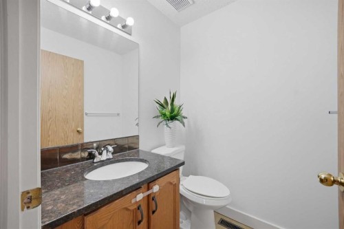 11 Coventry Lane Ne, Calgary, AB 