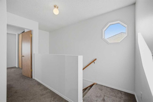 11 Coventry Lane Ne, Calgary, AB 