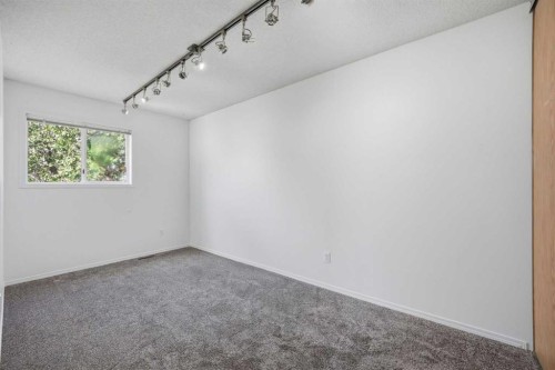 11 Coventry Lane Ne, Calgary, AB 