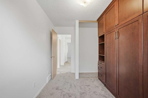 11 Coventry Lane Ne, Calgary, AB 