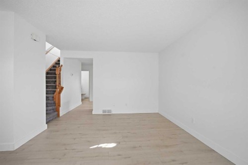11 Coventry Lane Ne, Calgary, AB 