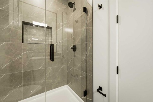 727 15 Street Nw, Calgary, AB 