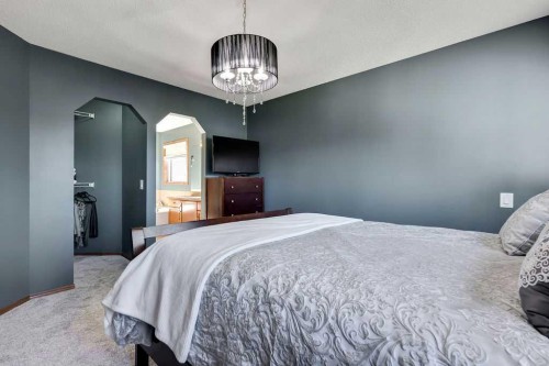 26 Cranwell Manor Se, Calgary, AB 