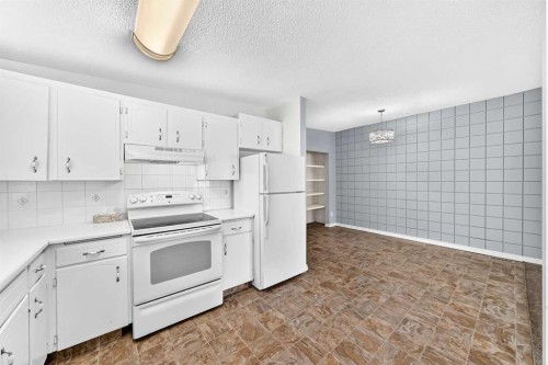7409 37 Avenue Nw, Calgary, AB 