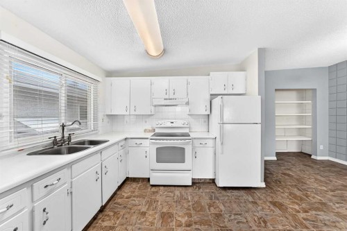 7409 37 Avenue Nw, Calgary, AB 