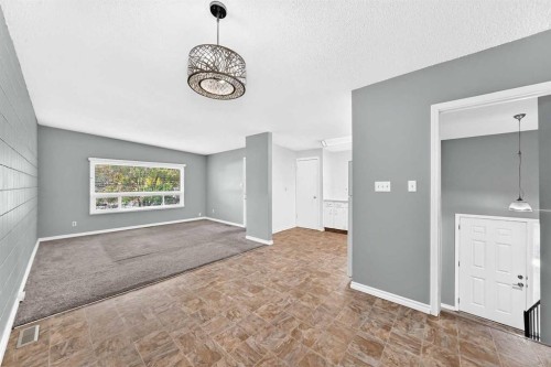 7409 37 Avenue Nw, Calgary, AB 