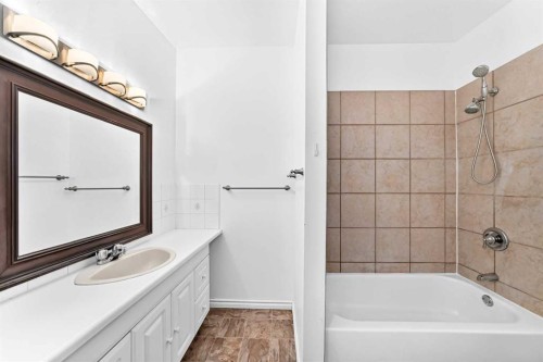 7409 37 Avenue Nw, Calgary, AB 
