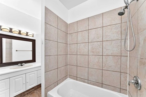 7409 37 Avenue Nw, Calgary, AB 