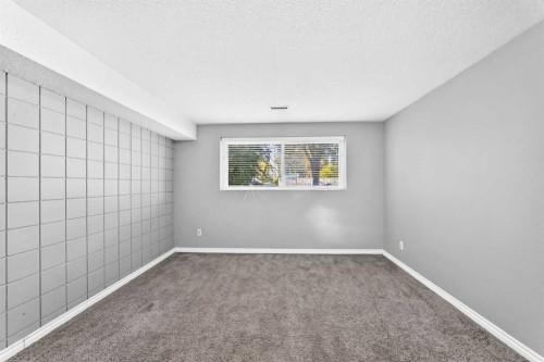 7409 37 Avenue Nw, Calgary, AB 