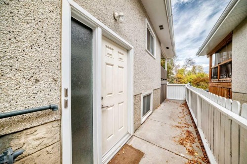 7409 37 Avenue Nw, Calgary, AB 