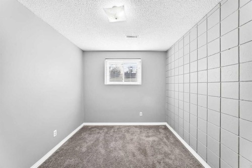 7409 37 Avenue Nw, Calgary, AB 