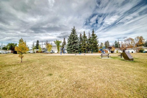 7409 37 Avenue Nw, Calgary, AB 