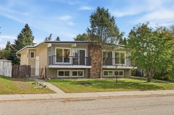 30 / 32 Dalton Bay NW Calgary, AB T3A 1H8