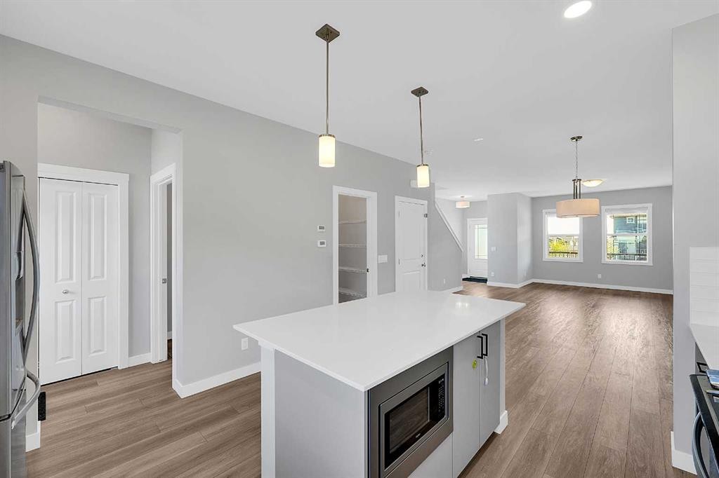 125 Edith Gate Nw, Calgary, AB