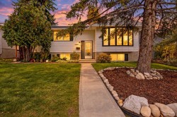 11147 Braeside Drive SW Calgary, AB T2W 1C2