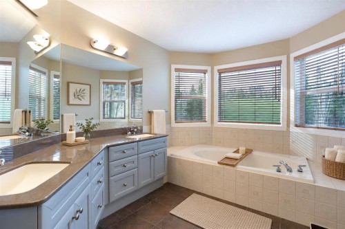 30 Discovery Ridge Gardens Sw, Calgary, AB 