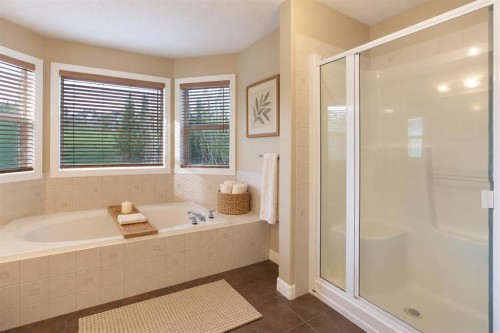 30 Discovery Ridge Gardens Sw, Calgary, AB 