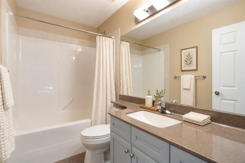 30 Discovery Ridge Gardens Sw, Calgary, AB 