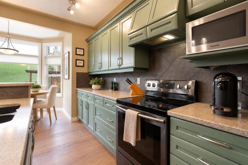 30 Discovery Ridge Gardens Sw, Calgary, AB 
