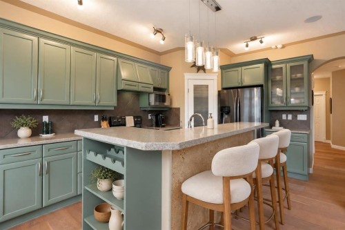 30 Discovery Ridge Gardens Sw, Calgary, AB 