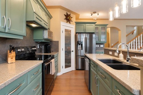 30 Discovery Ridge Gardens Sw, Calgary, AB 