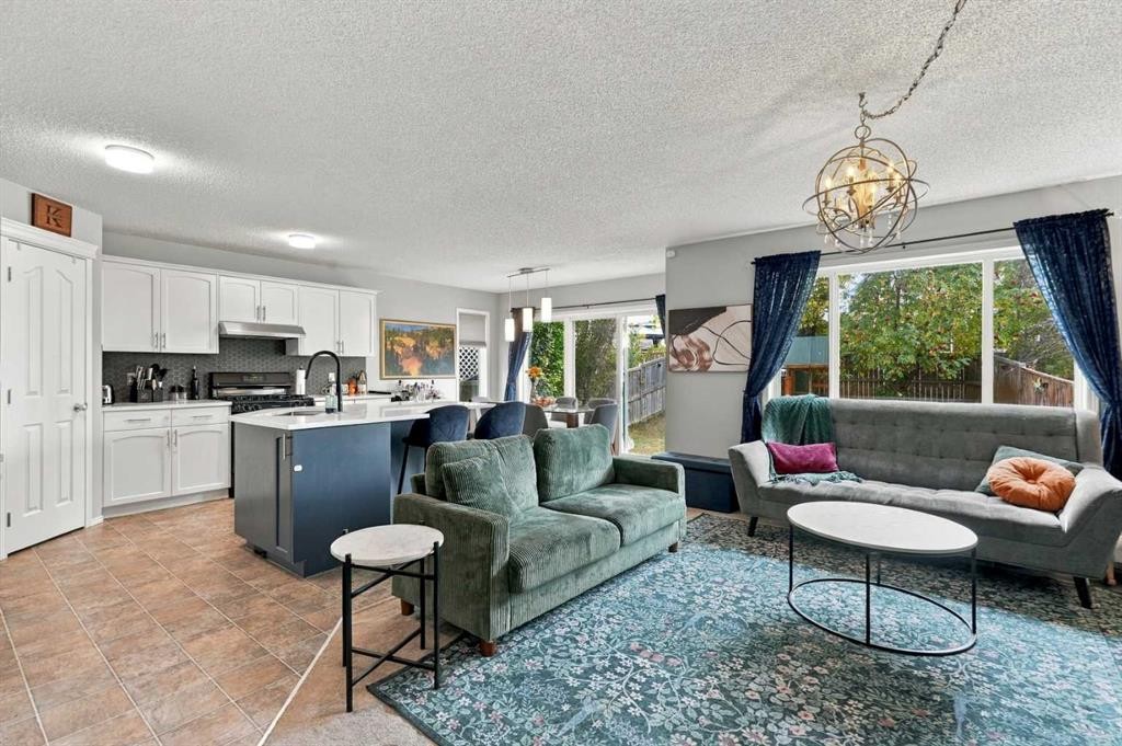 27 Chapman Close Se, Calgary, AB