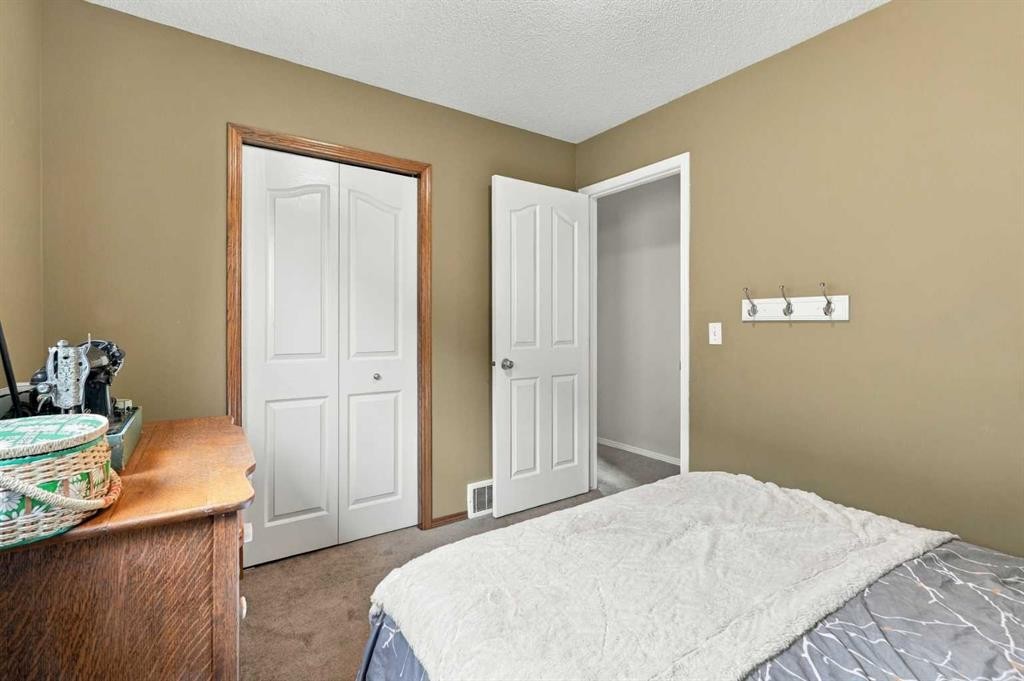 27 Chapman Close Se, Calgary, AB