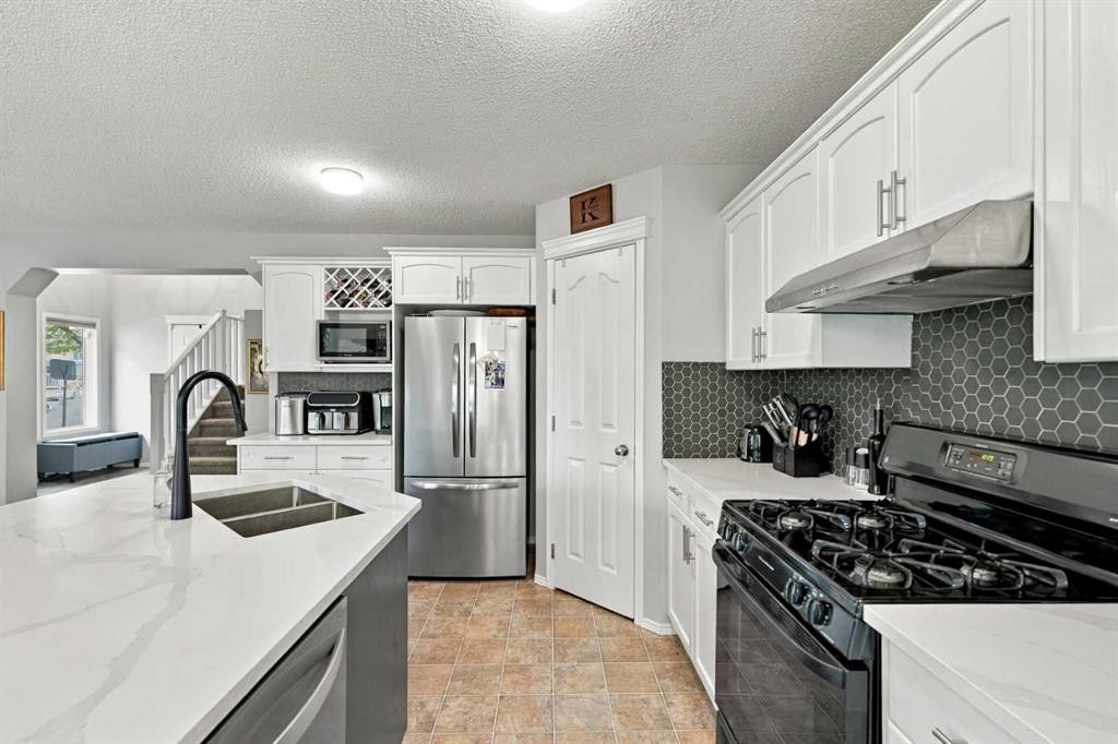 27 Chapman Close Se, Calgary, AB