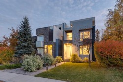 2207 32 Avenue SW Calgary, AB T2T 1X2