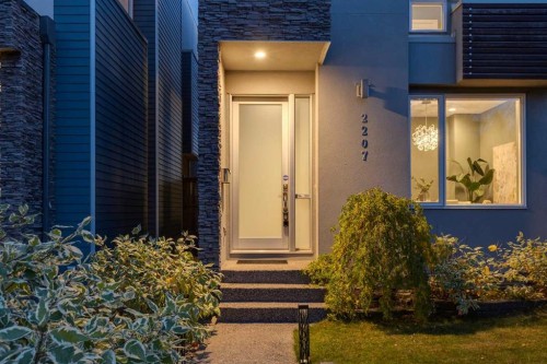 2207 32 Avenue Sw, Calgary, AB 
