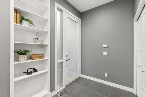 2207 32 Avenue Sw, Calgary, AB 