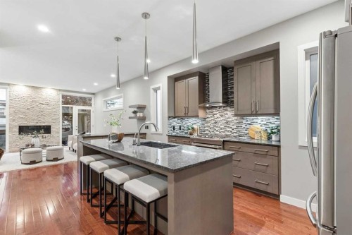 2207 32 Avenue Sw, Calgary, AB 