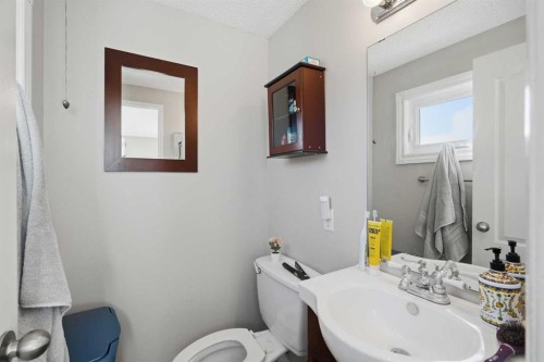 4615 31 Avenue Ne, Calgary, AB 
