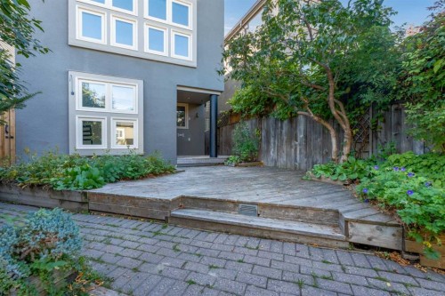 216 4 Avenue Ne, Calgary, AB 