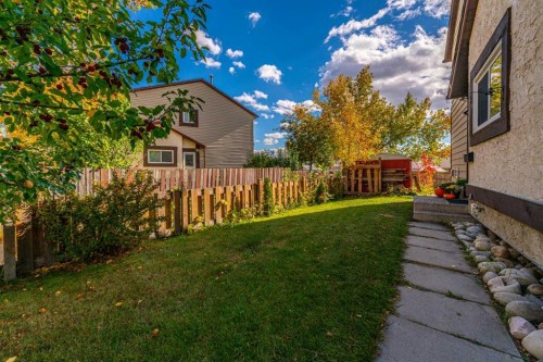 5631 1 Avenue Se, Calgary, AB 