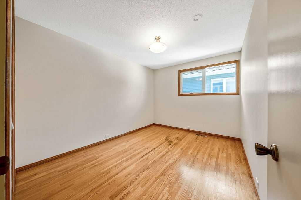 28 Brazeau Crescent Sw, Calgary, AB