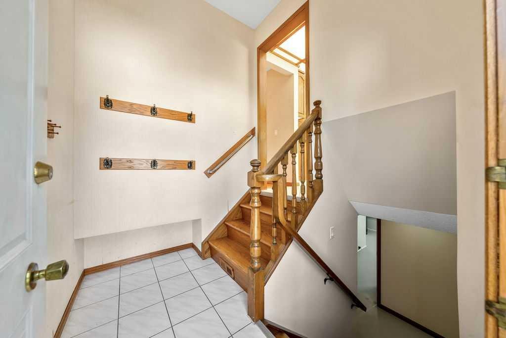 28 Brazeau Crescent Sw, Calgary, AB