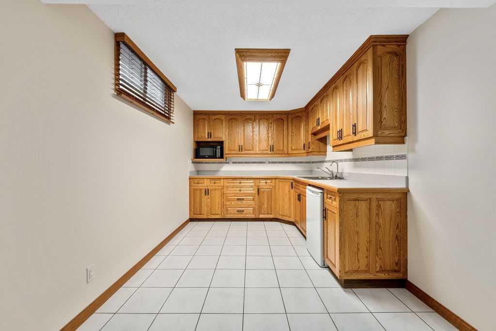 28 Brazeau Crescent Sw, Calgary, AB