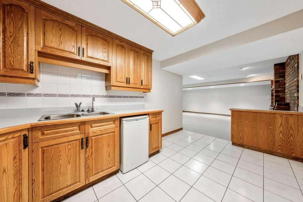 28 Brazeau Crescent Sw, Calgary, AB