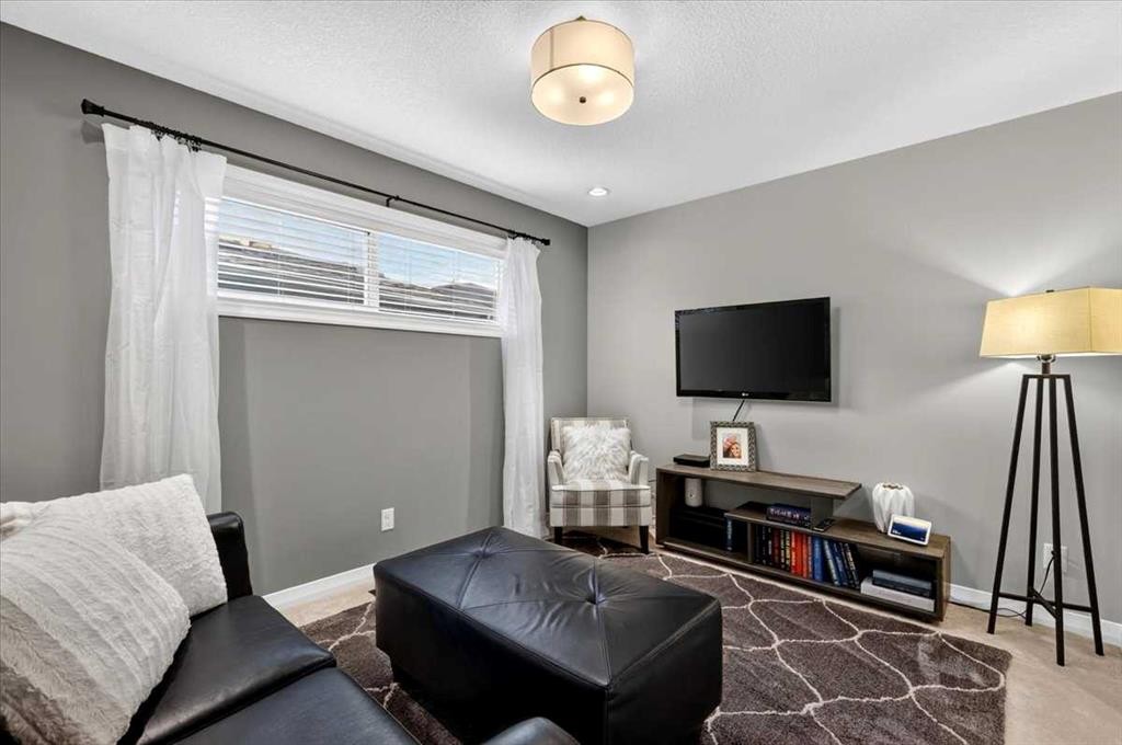 66 Masters Villas Se, Calgary, AB
