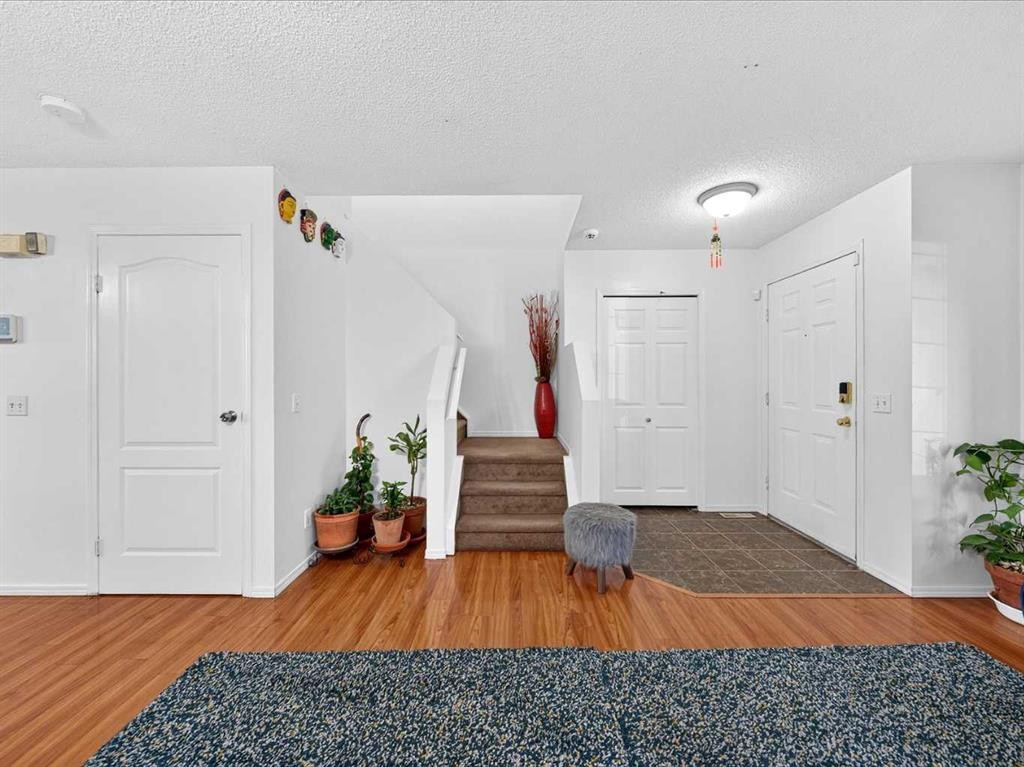 421 Martindale Drive Ne, Calgary, AB
