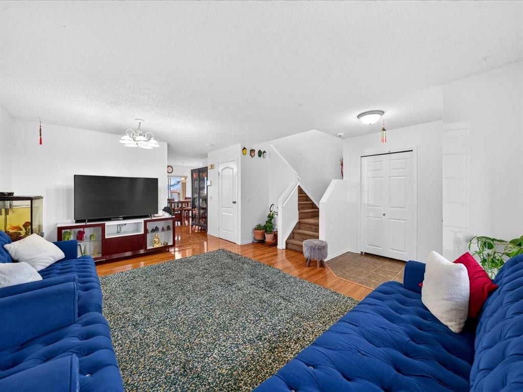 421 Martindale Drive Ne, Calgary, AB