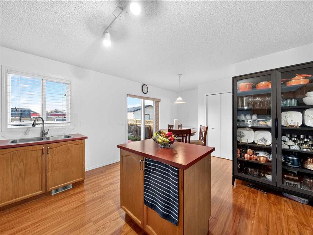 421 Martindale Drive Ne, Calgary, AB