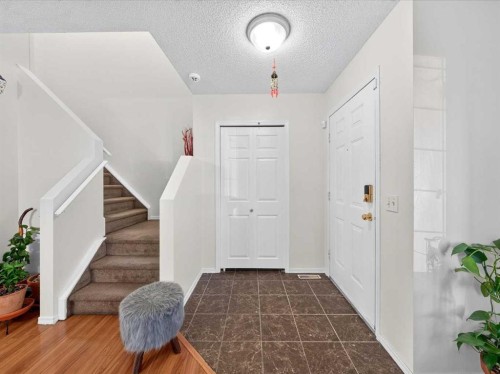 421 Martindale Drive Ne, Calgary, AB 