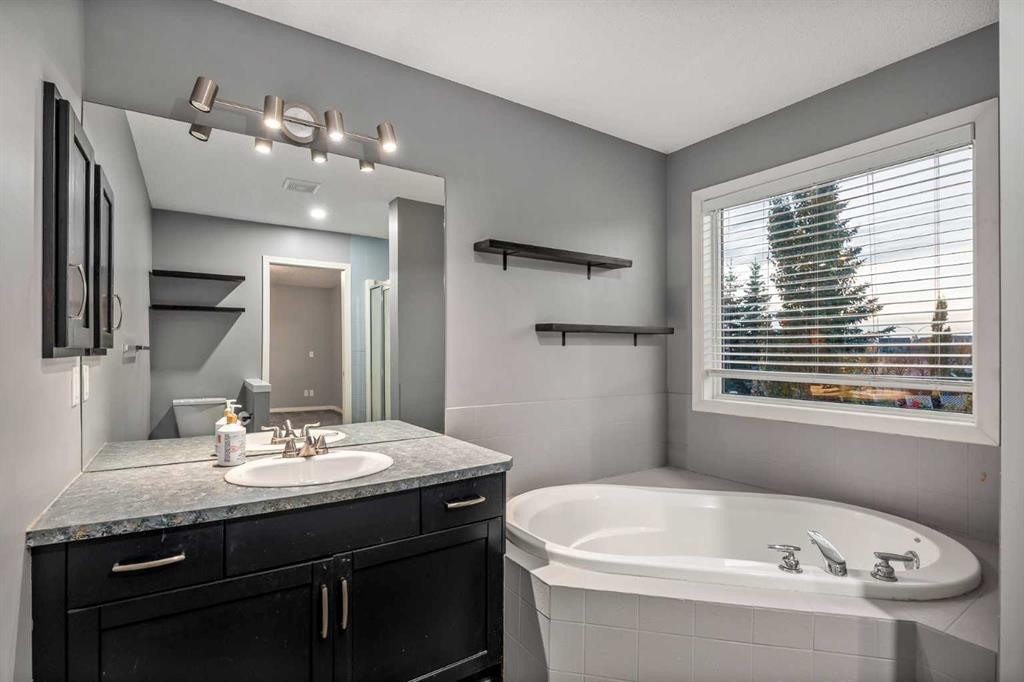 5 Copperpond Link Se, Calgary, AB